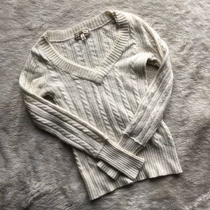 Cable-knit v-neck sweater